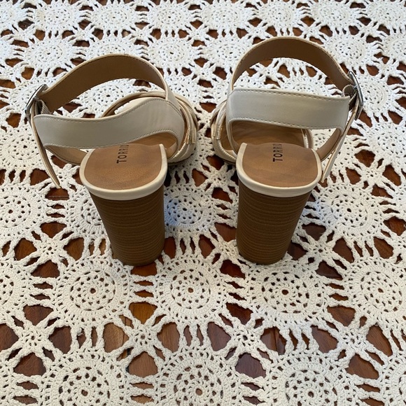 Torrid 4H bone caged fronthl snake print details size 8.5W - Picture 3 of 8